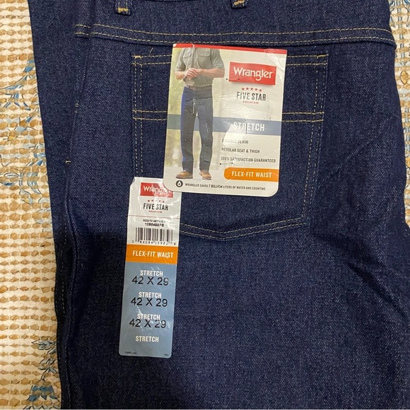 Wrangler Men's Deep Indigo Straight Jeans - Picture 2 of 9